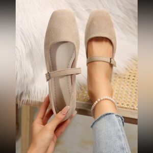 French Style Vintage Square Toe Flat Shoes With Ankle Strap.